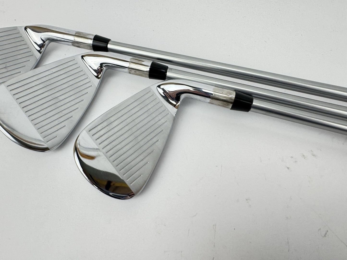 Callaway Elyte X Irons 6,8+PW Left Handed Aldila Rogue Regular Graphite /325755