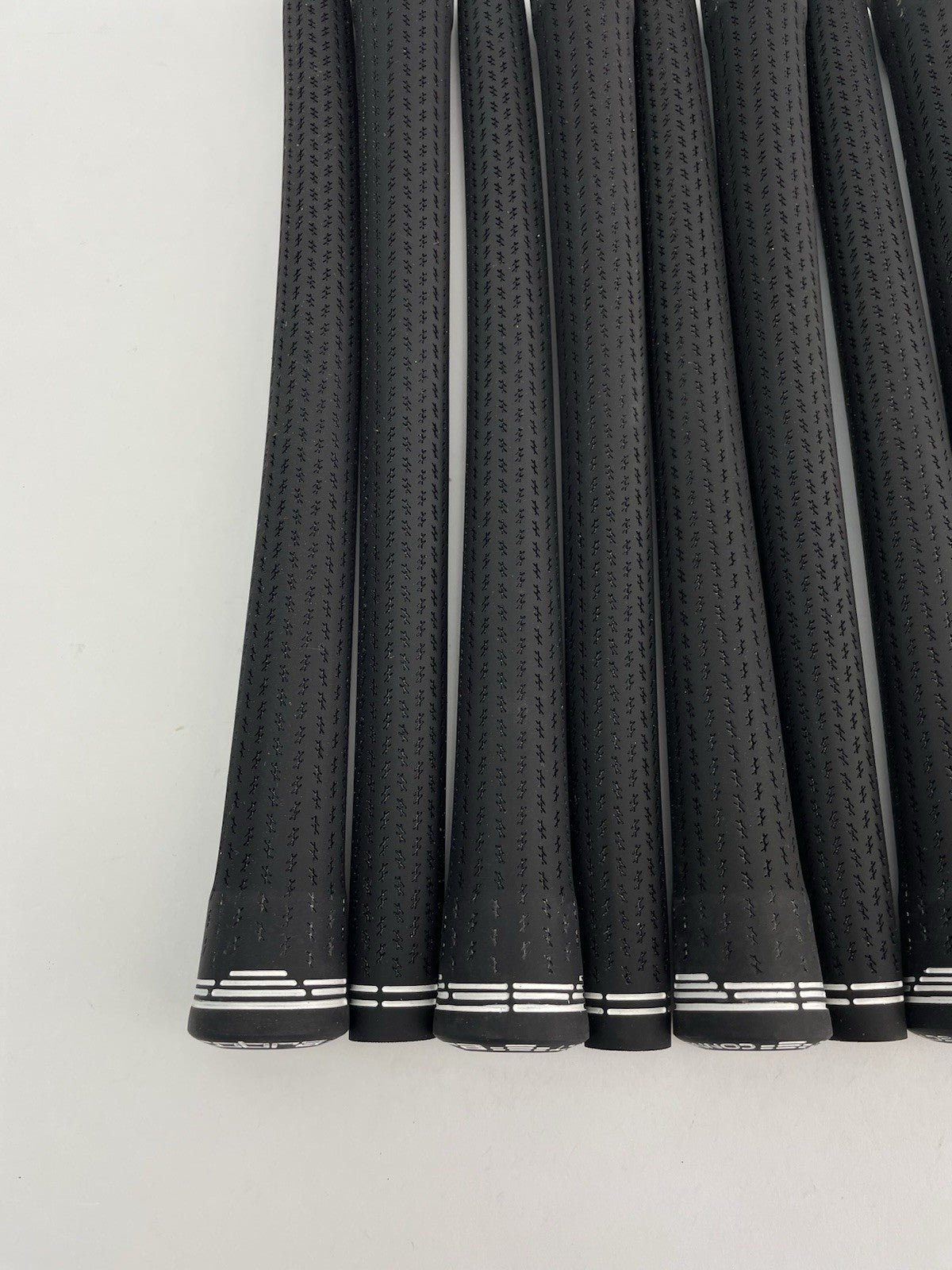 New Lamkin Golf Grips (10) Standard /+58R /Arccos Compatible /Black /White/298751