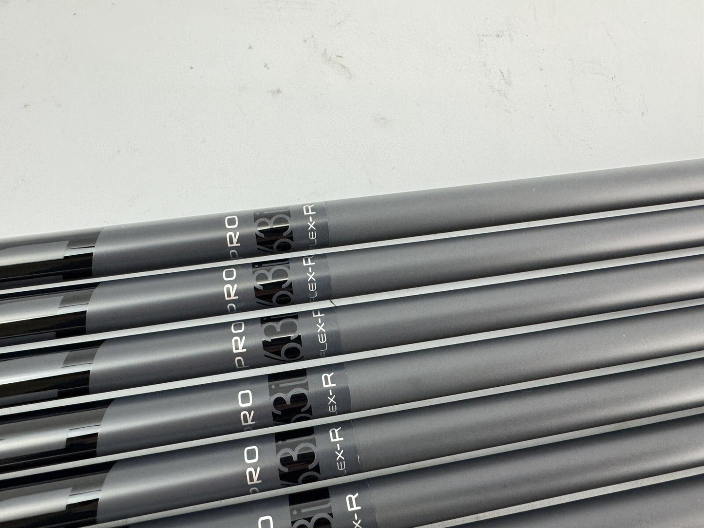 Fujikura Pro Iron Shaft Set 4-PW 63i Regular Flex Graphite/0.355 /Golf Pride Mid5