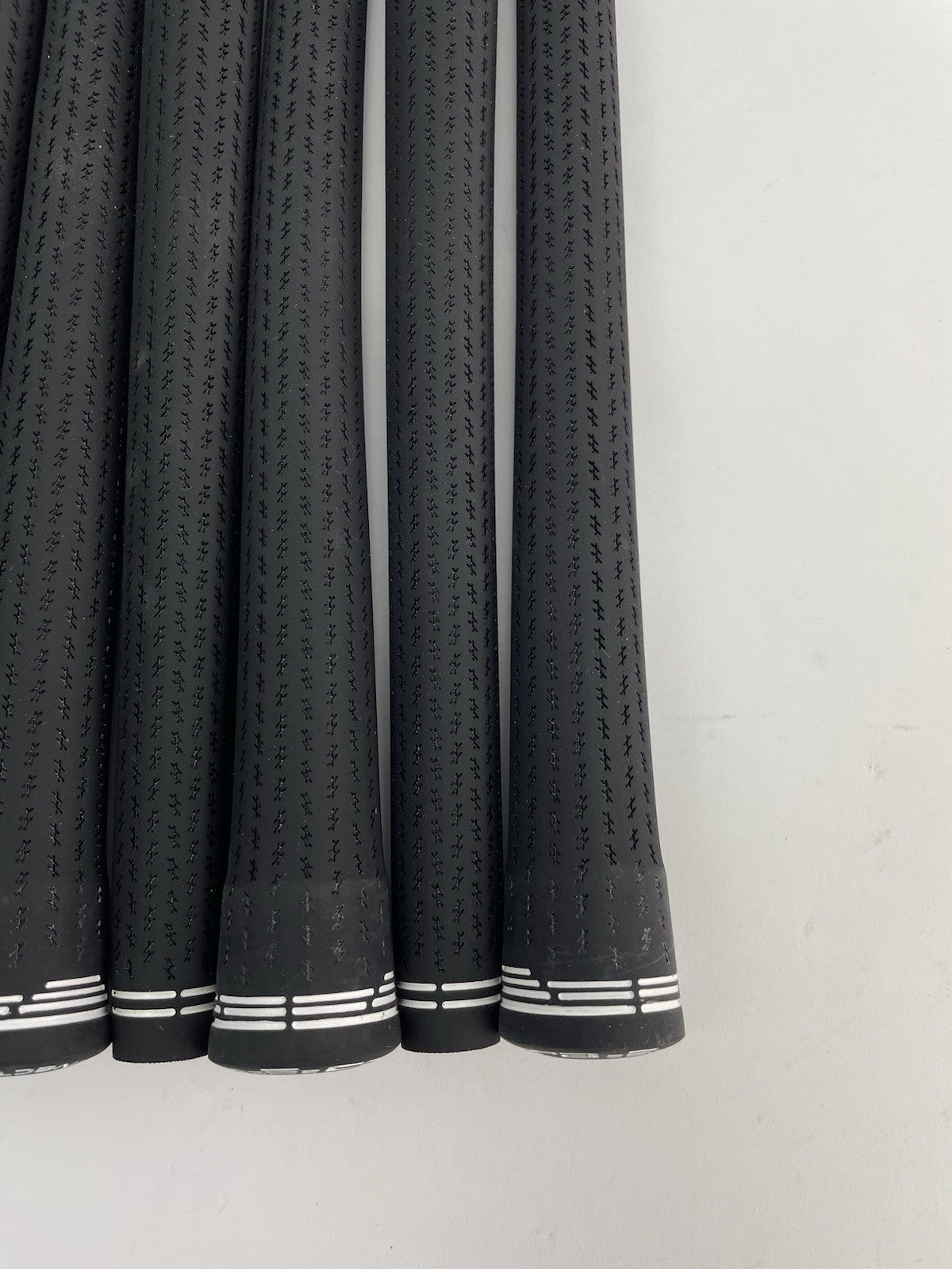 New Lamkin Golf Grips (6) Standard /+58R /Arccos Compatible /Black /White /298712