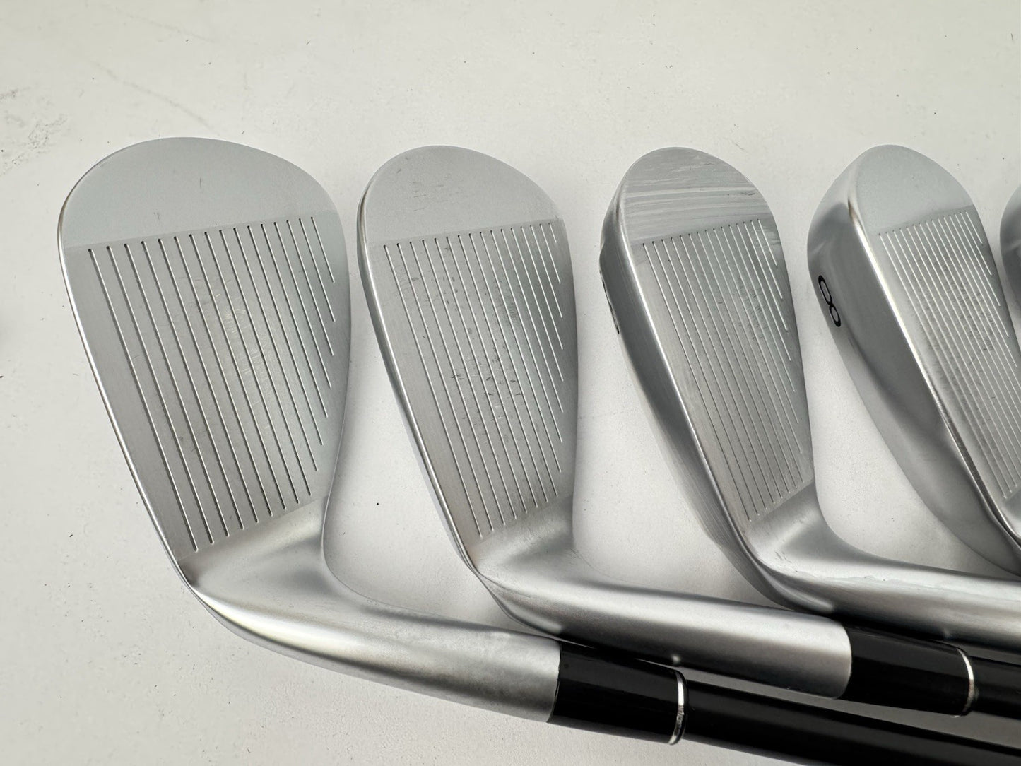 Srixon Zxi4 Irons 6-PW + AW Helium 60 F3 Regular Graphite /Lamkin Midsize /347494