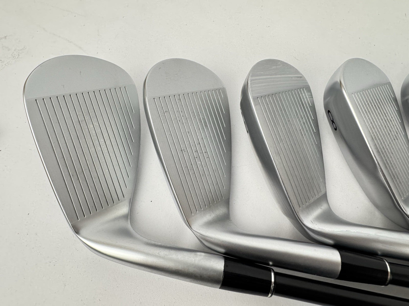 Srixon Zxi4 Irons 6-PW + AW Helium 60 F3 Regular Graphite /Lamkin Midsize /347494
