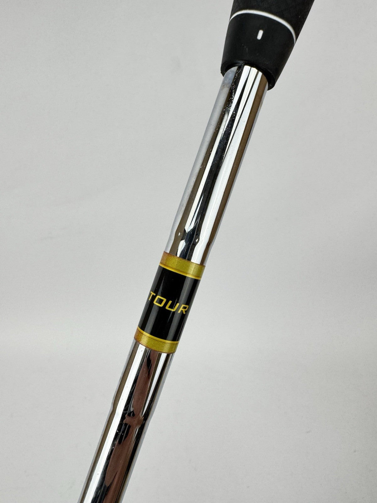 Odyssey White Hot Tour Putter 2CS Center Shaft Blade 33” /New Grip /3522913