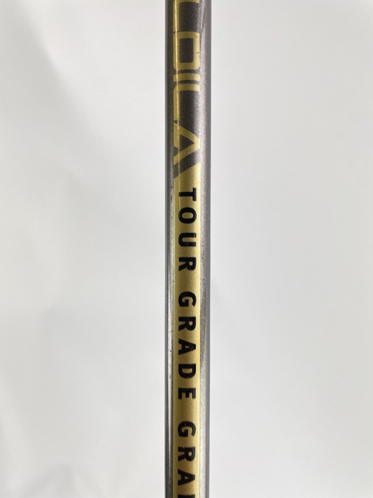 Tommy Armour 2 Iron Ti100 Aldila Stiff Graphite /Right Handed /New Grip /863017