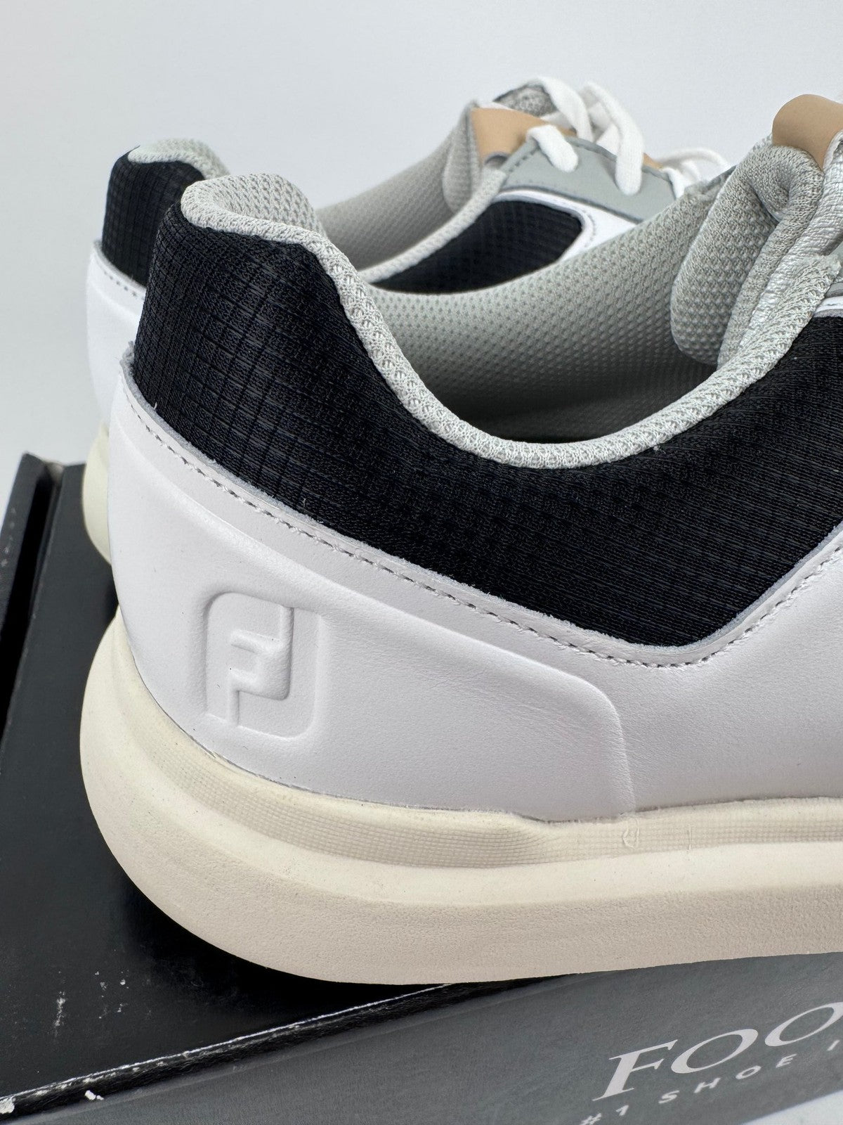 FootJoy Casual Spikeless Golf Shoes Men's Size UK 8 White Grey Leather/314344