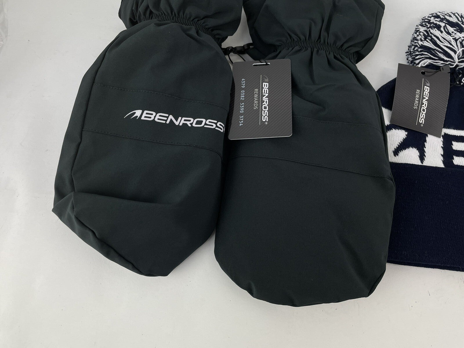 Golf Winter Gift Set Bobble Beanie & Winter Mitts /Small/Medium /Navy/Black/New1