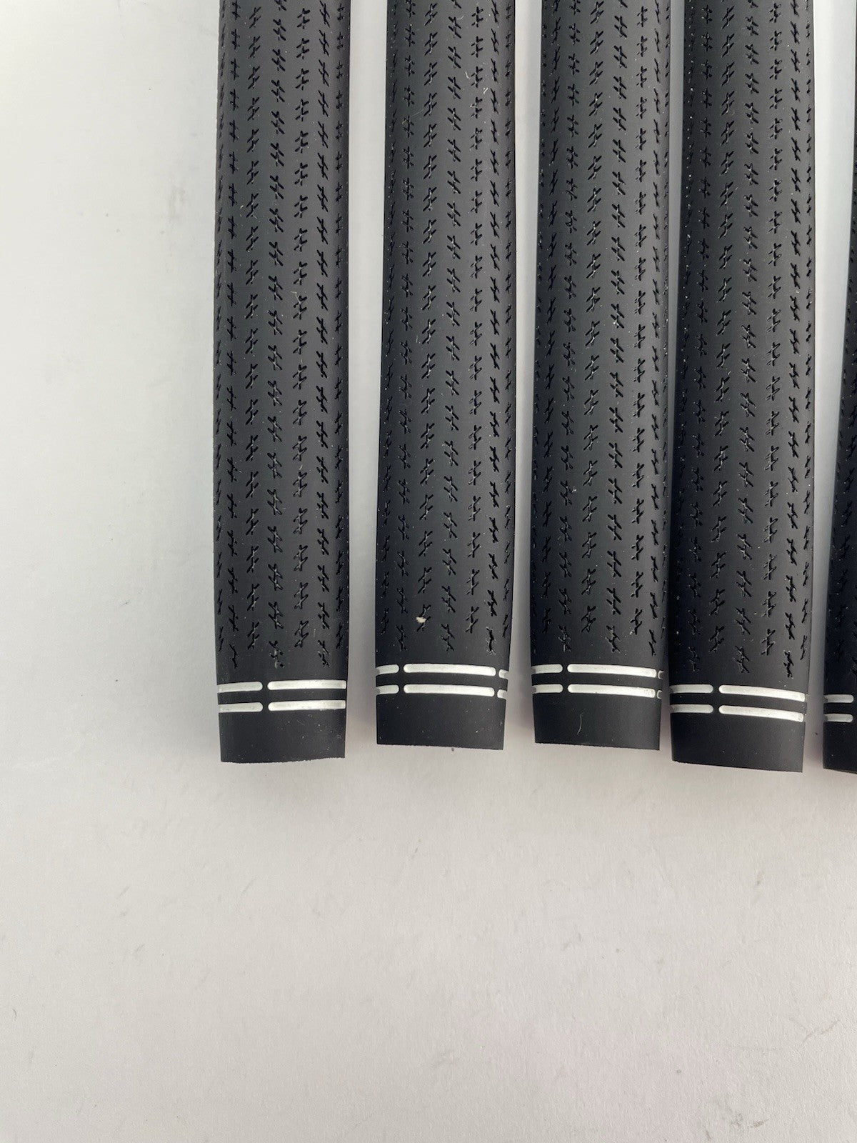 New Lamkin Golf Grips (5) Standard /+58R /Arccos Compatible /Black /White /298701