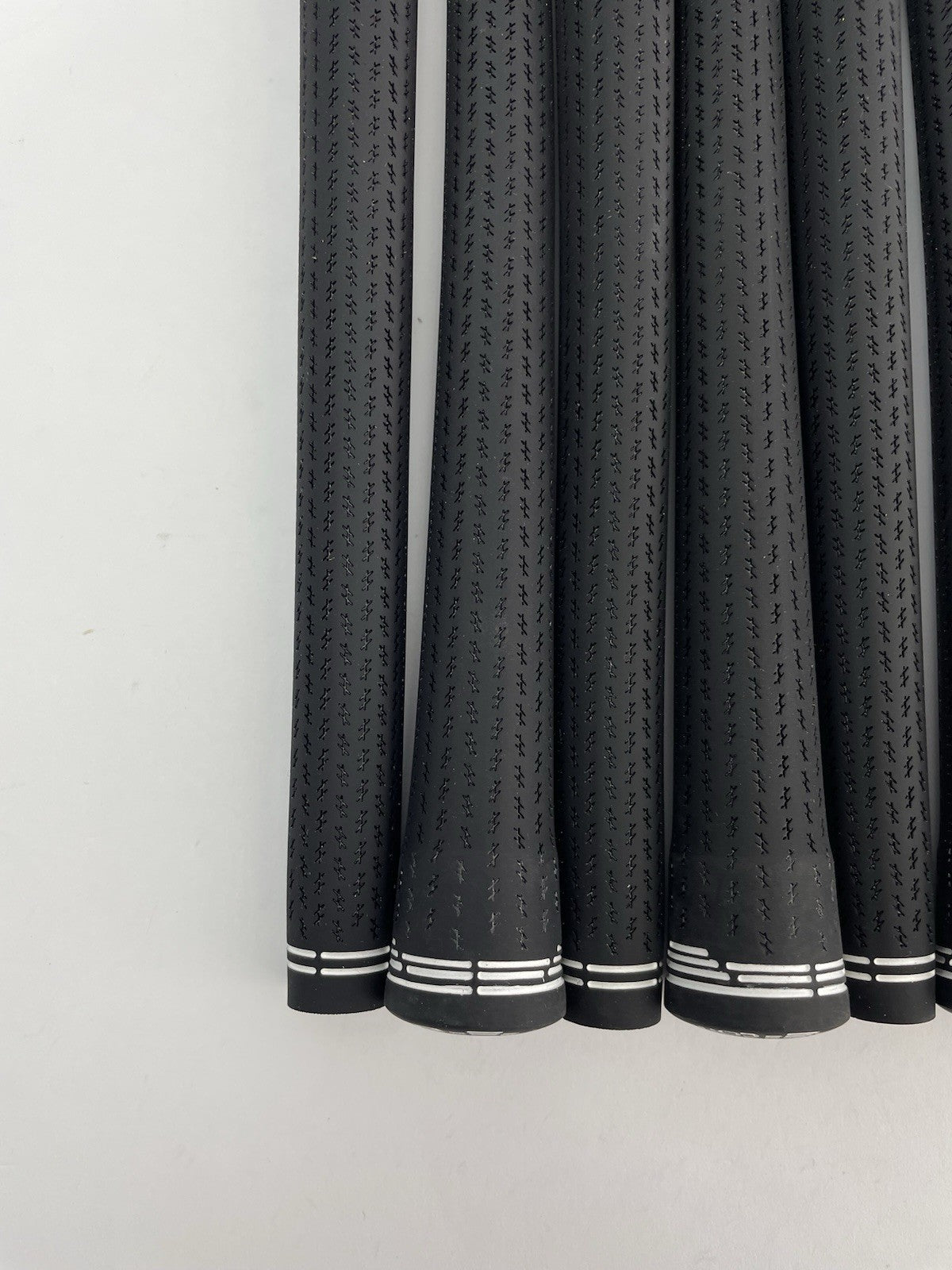 New Lamkin Golf Grips (8) Standard /+58R /Arccos Compatible /Black /White /298731