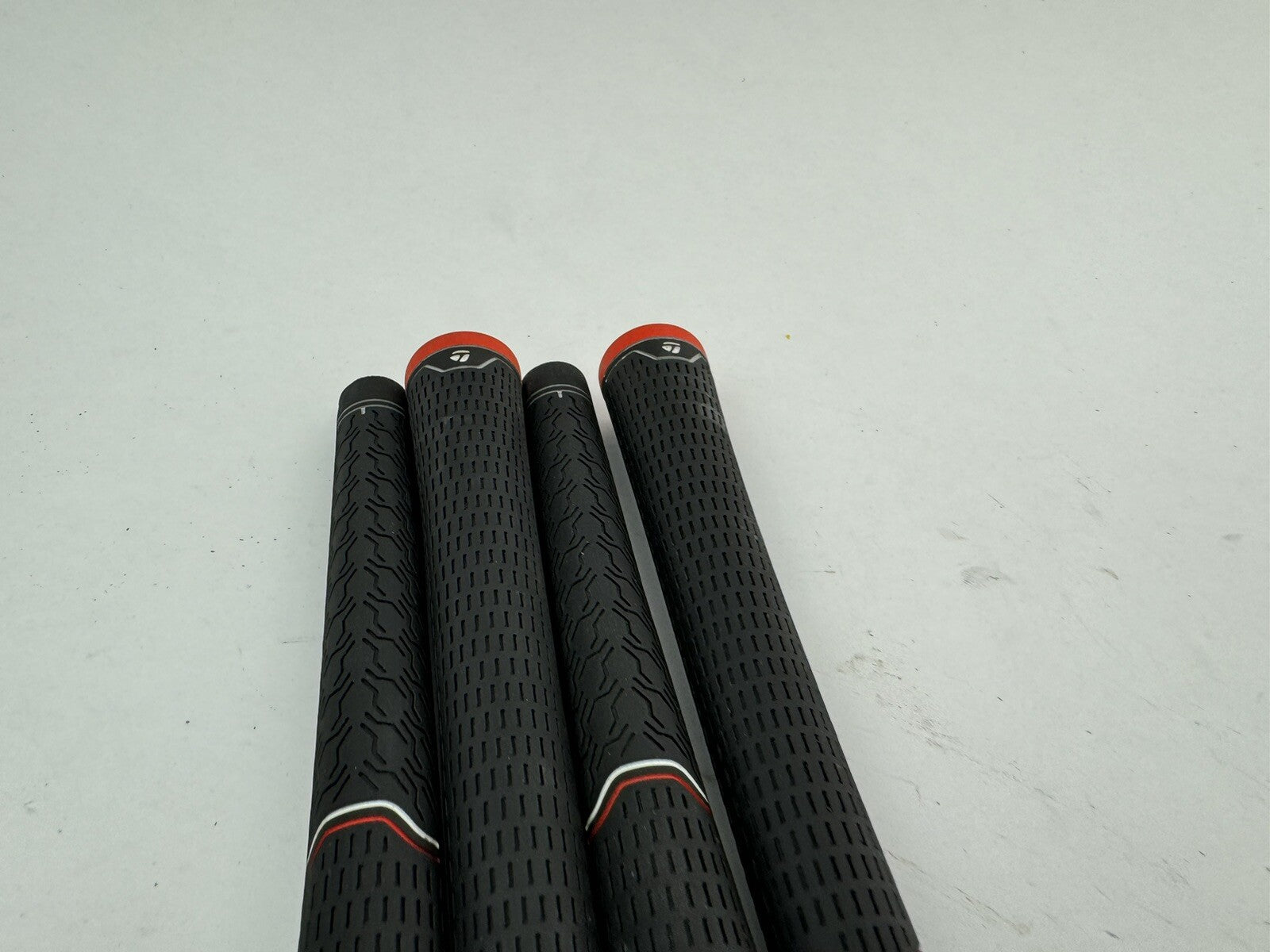Lamkin Taylormade Golf Grips (4) Standard /Black /Red /Pulled /188866
