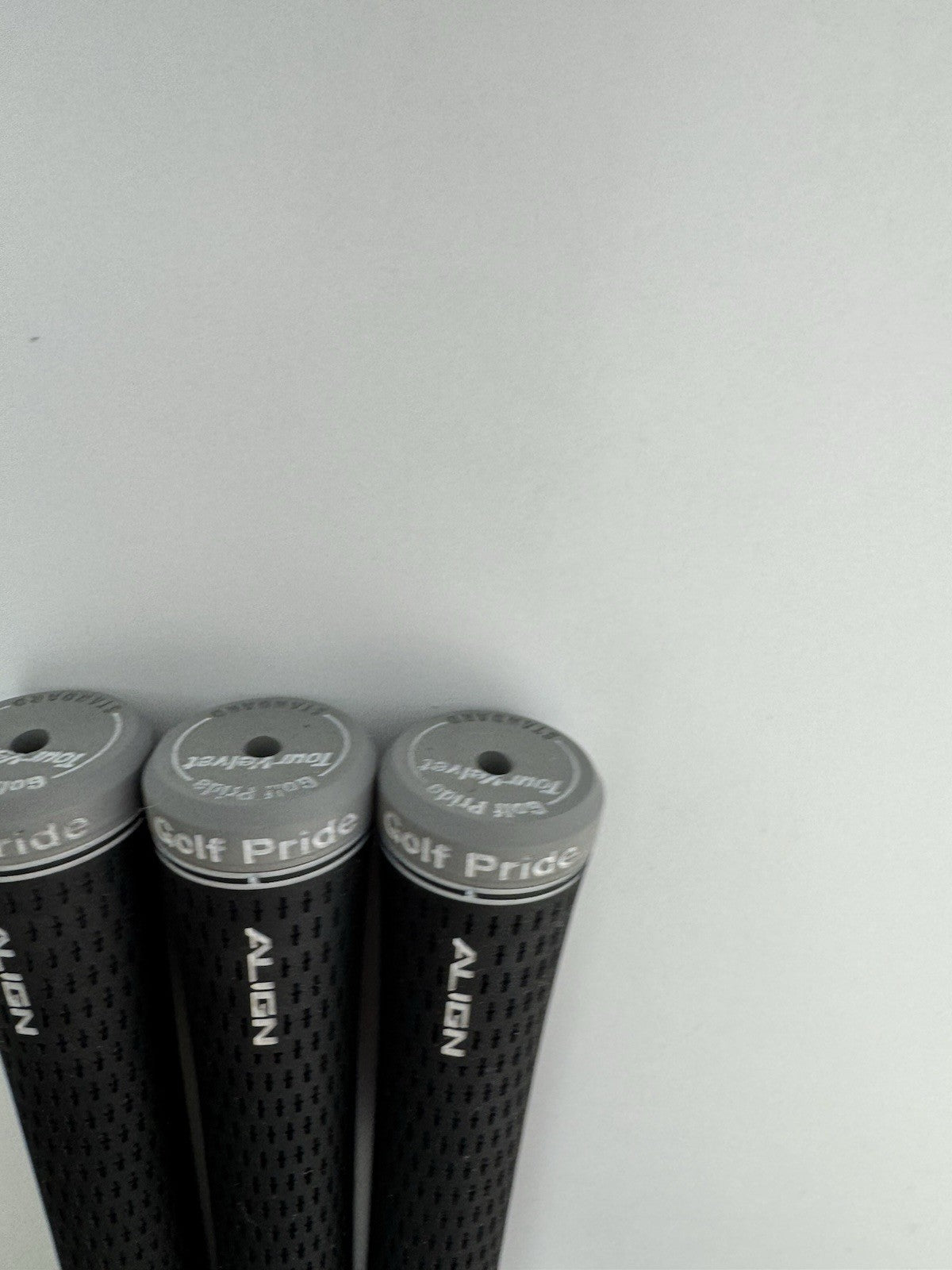 Good Pride Tour Velvet Align Grips (3) Standard Callaway /Pulled /341685