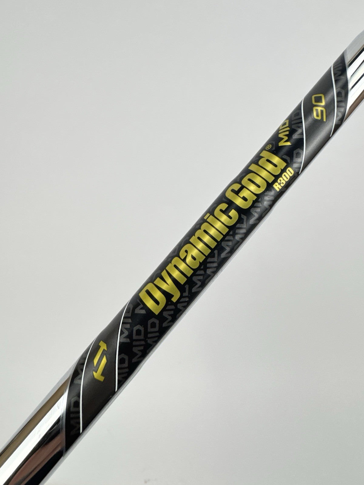 Dynamic Gold Mid 90 Iron Shaft R300 Regular Steel 35.5" /0.370 Parallel/331254