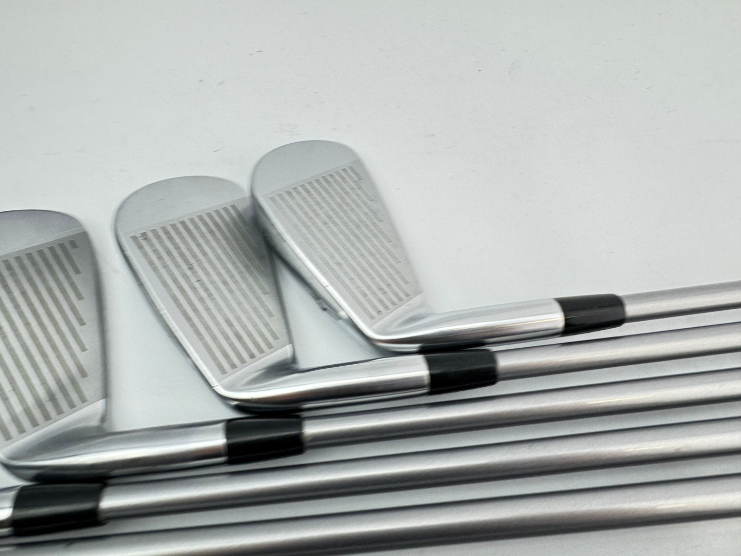 Mizuno MX200 Irons 4-PW Regular Flex Graphite /Right Handed /New Grips /30173