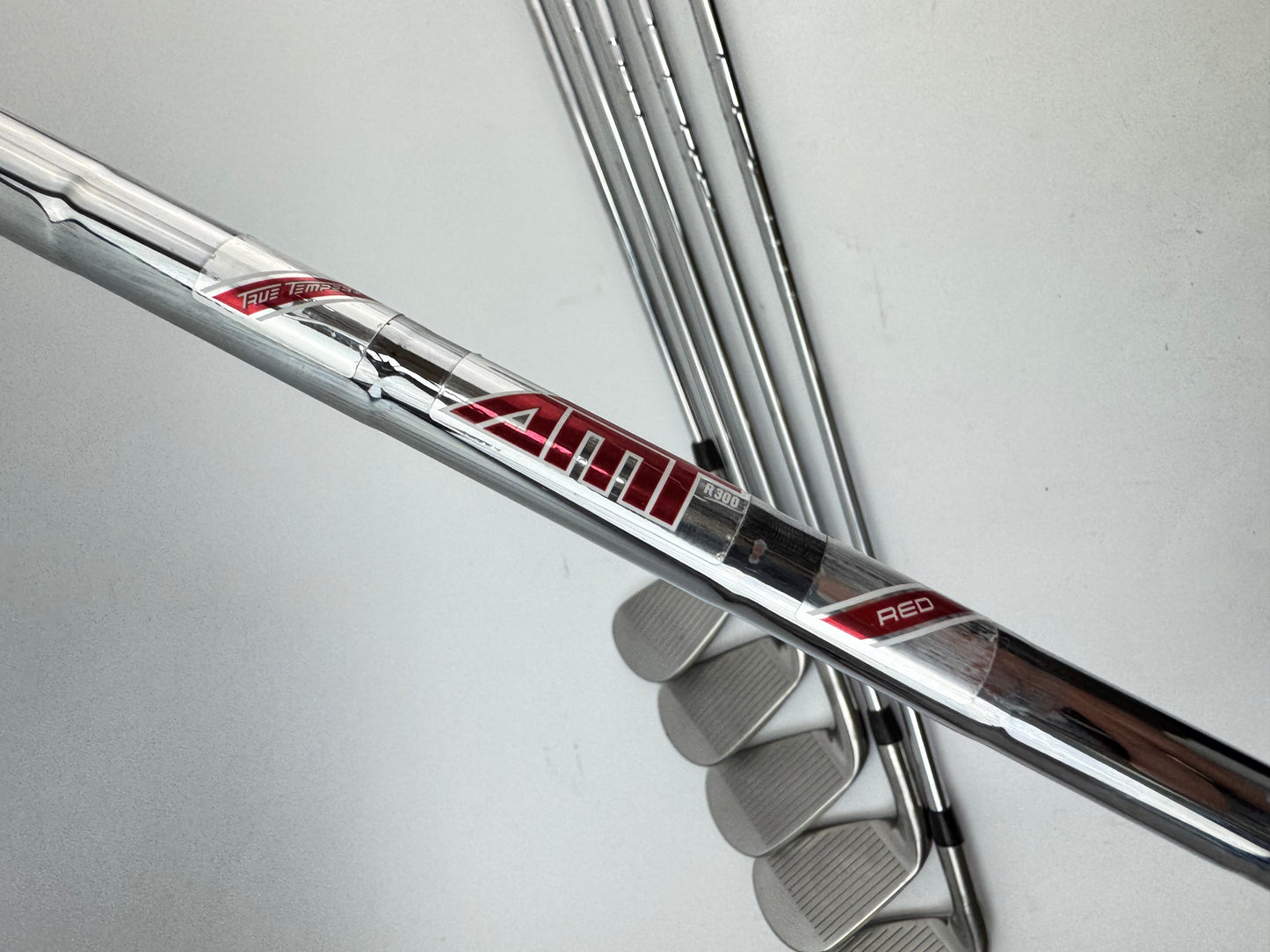 Titleist AP1 718 Irons 5-PW Amt Red R300 Regular Steel /1* Flat/New Grips /26237