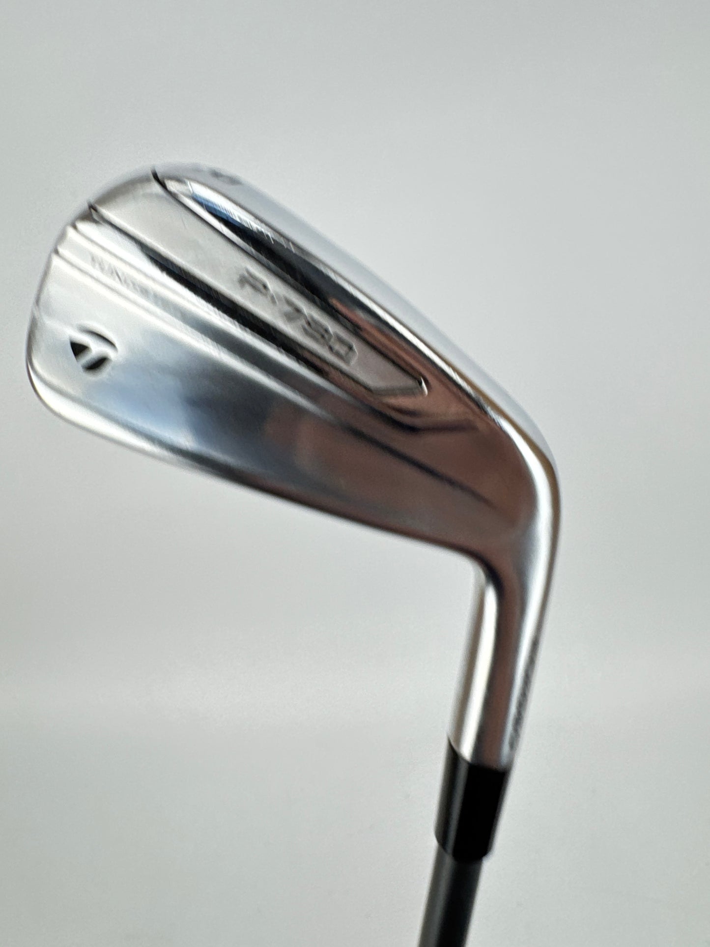 Taylormade P790 2 Iron 17* Hzrdus Smoke 6.0 Stiff Graphite 90G /Right /31775