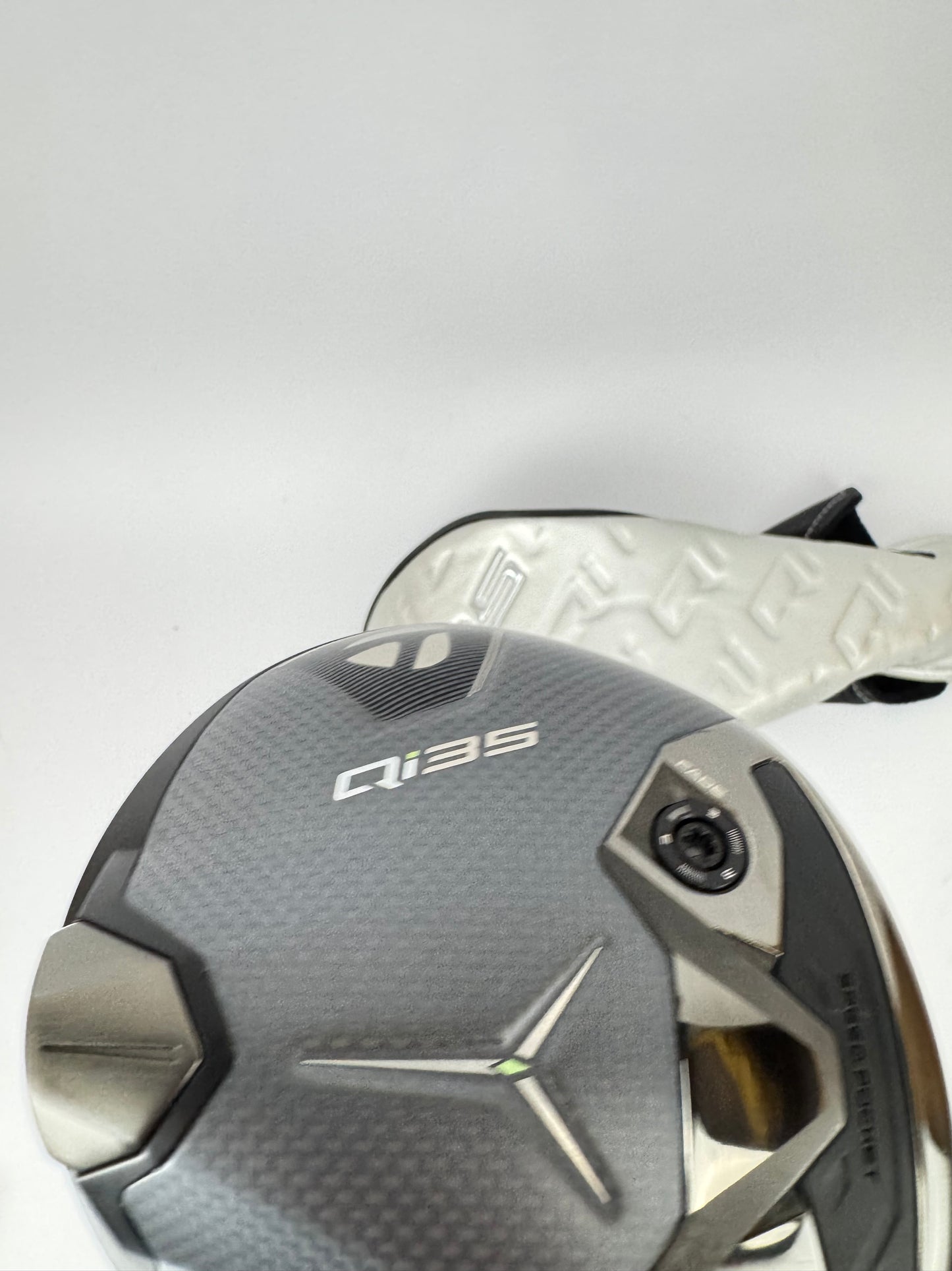 Taylormade Qi35 LS Driver 10.5* Hzrdus Gen4 5.5 Regular /New Shaft /Right /33844