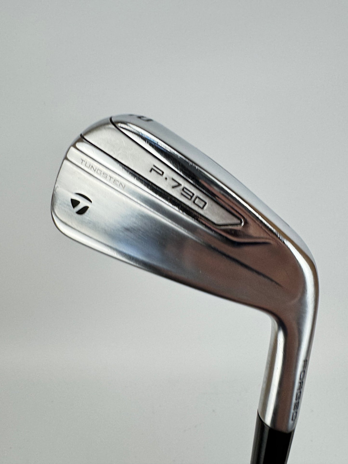 Taylormade P790 2 Iron 17* Hzrdus Smoke 6.0 Stiff Graphite 90G /Right /31775