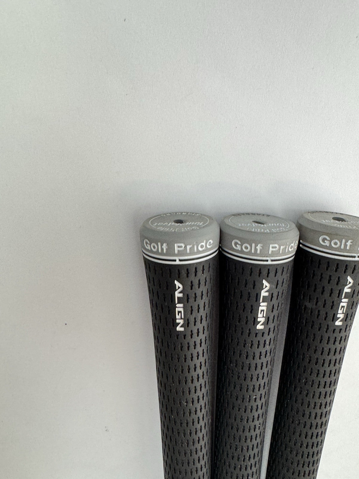 Golf Pride Tour Velvet Align Grips (3) Mens Standard /Pulled /317284