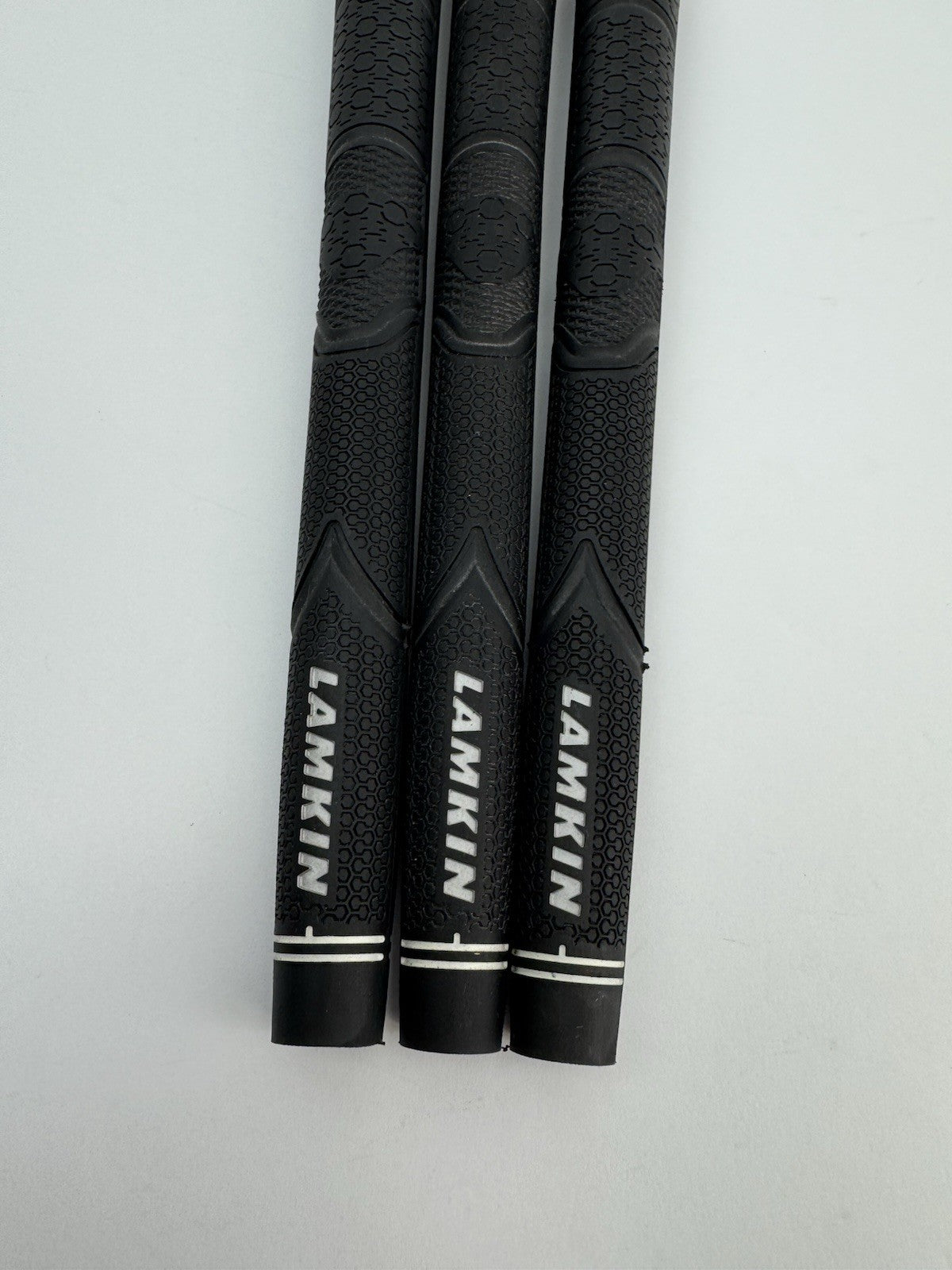 Lamkin Genesis Golf Grips (3) Midsize /Black/Red /Pulled /339951